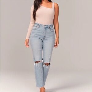 Abercrombie & Fitch Curve Love Ultra High Rise Ankle Straight Jean 6/28 light